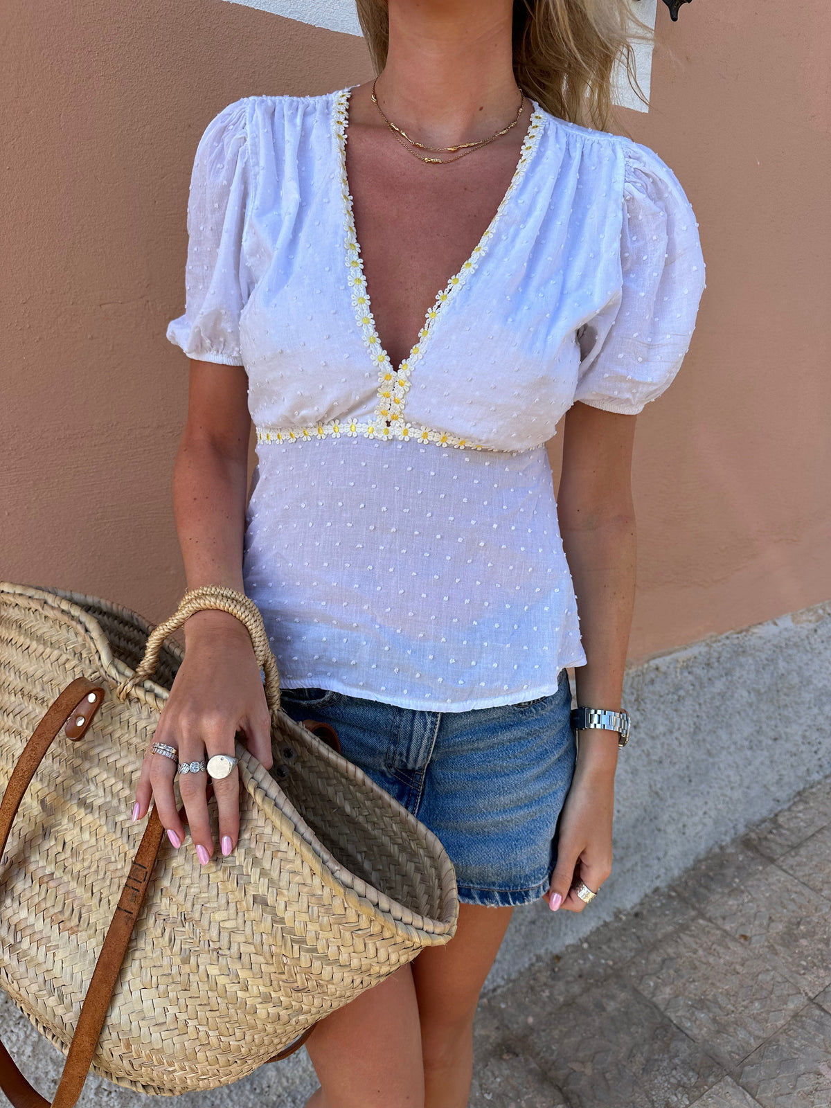 Toria top with flowers - White