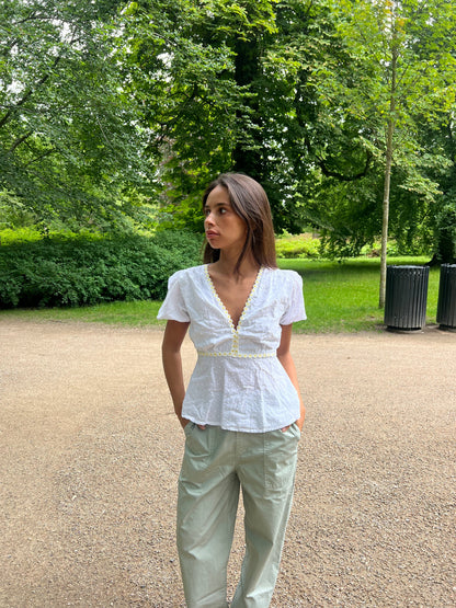Toria top with flowers - White