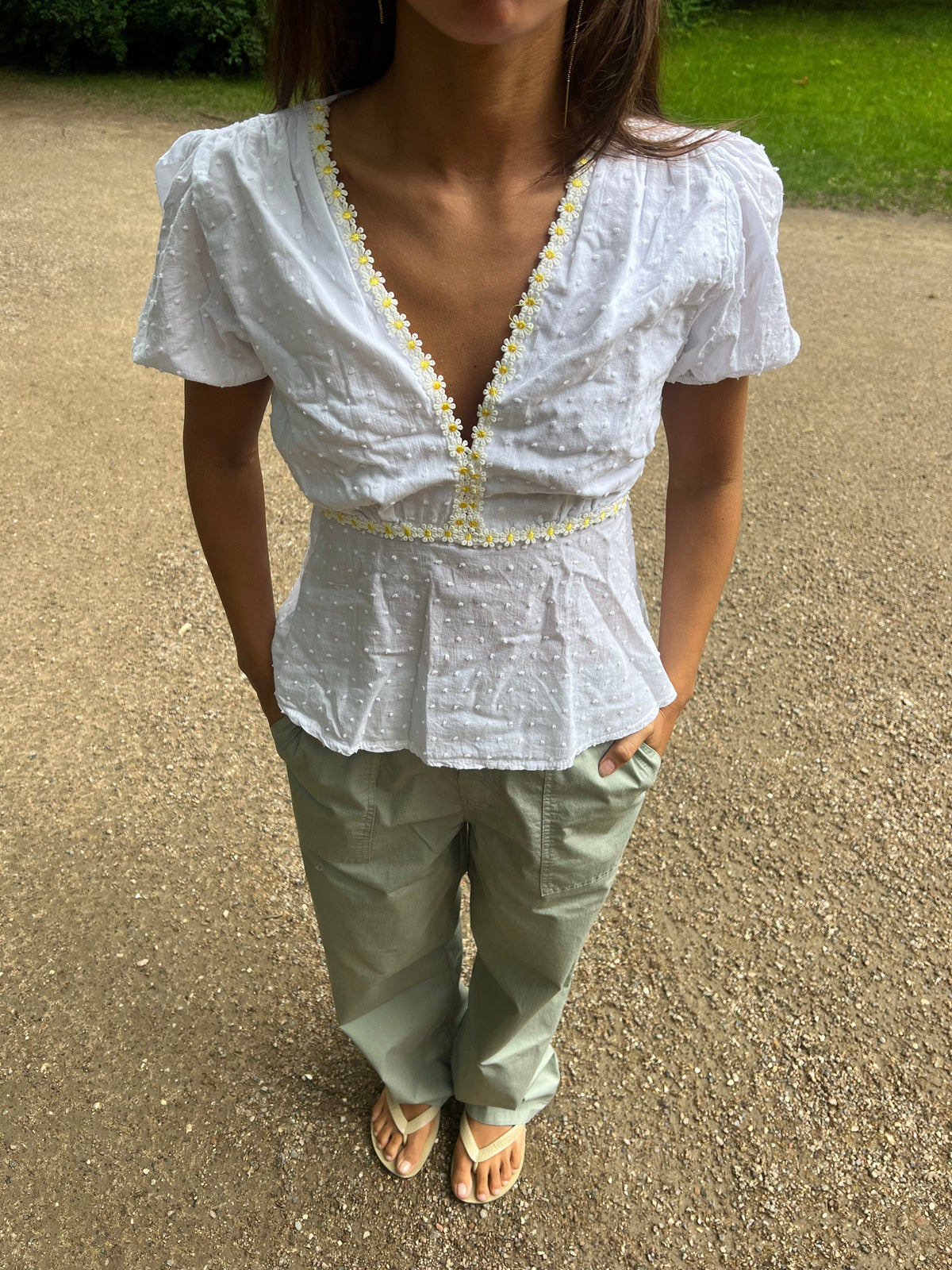 Toria top with flowers - White