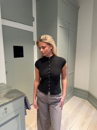 Leonie t-shirt with buttons - Black