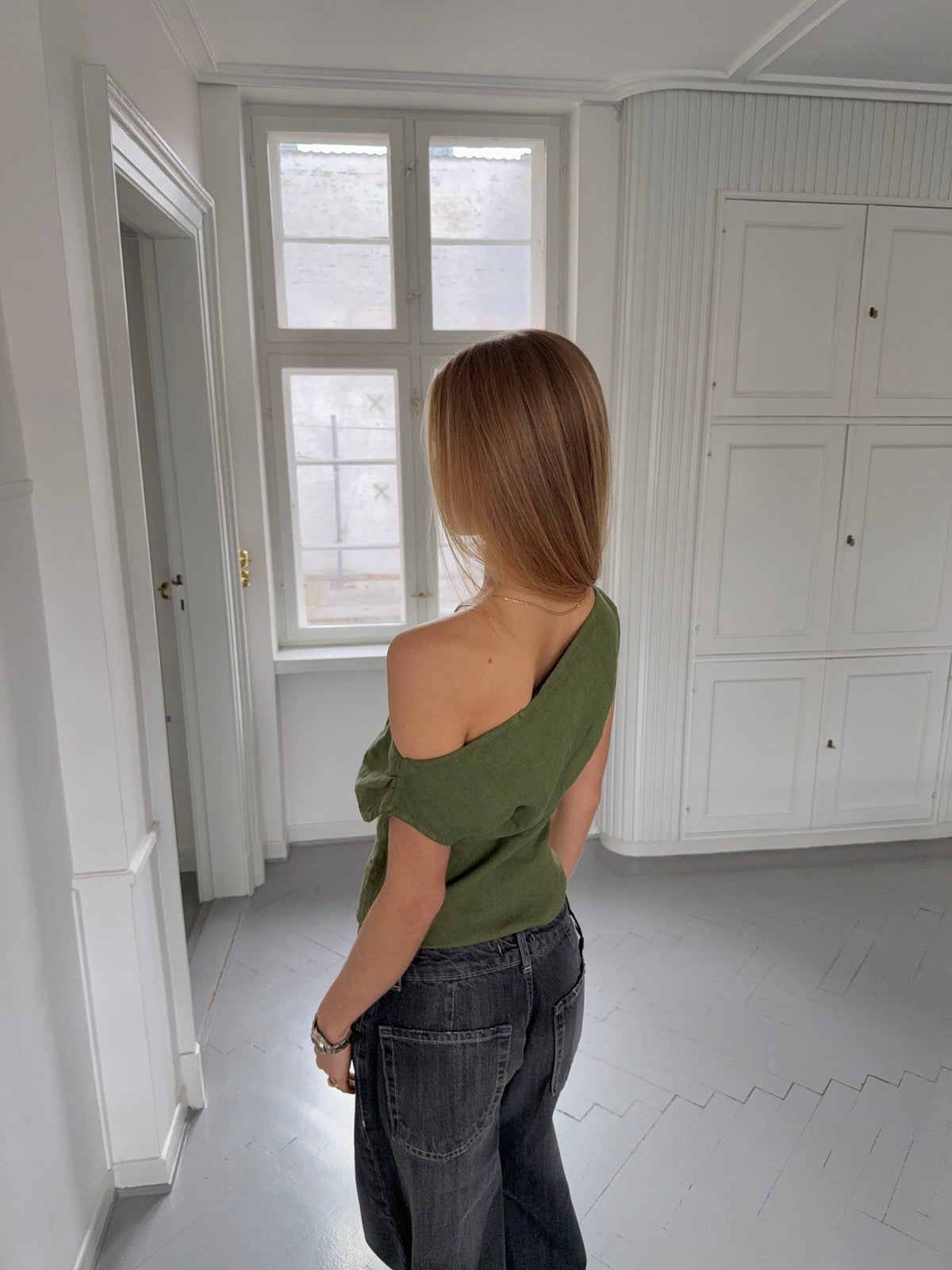 Tiril one shoulder top in linen – Green