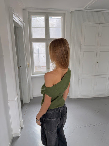 Tiril one shoulder top in linen – Green