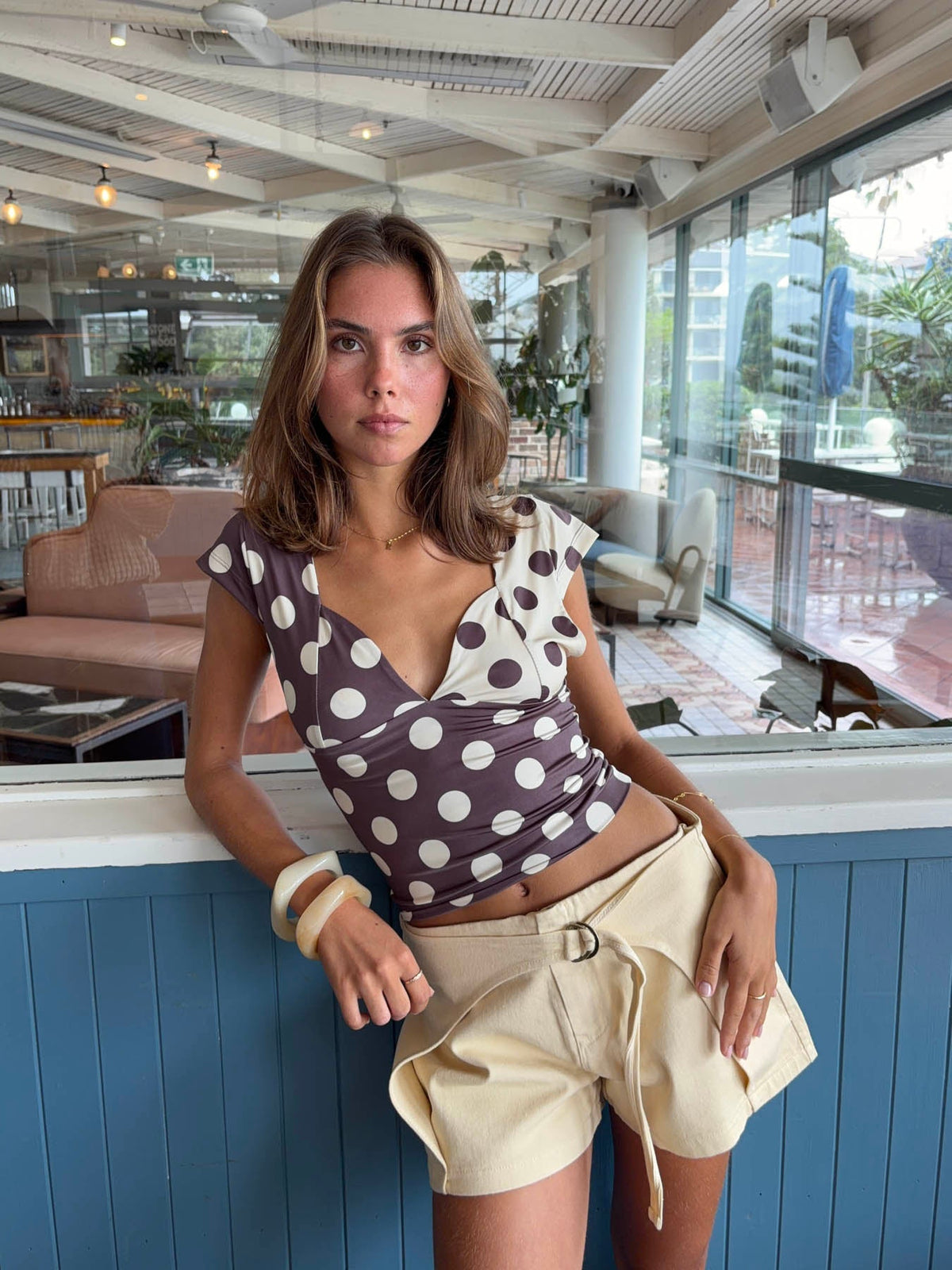 Nickeline v-neck top with polka dots - Brown/off white